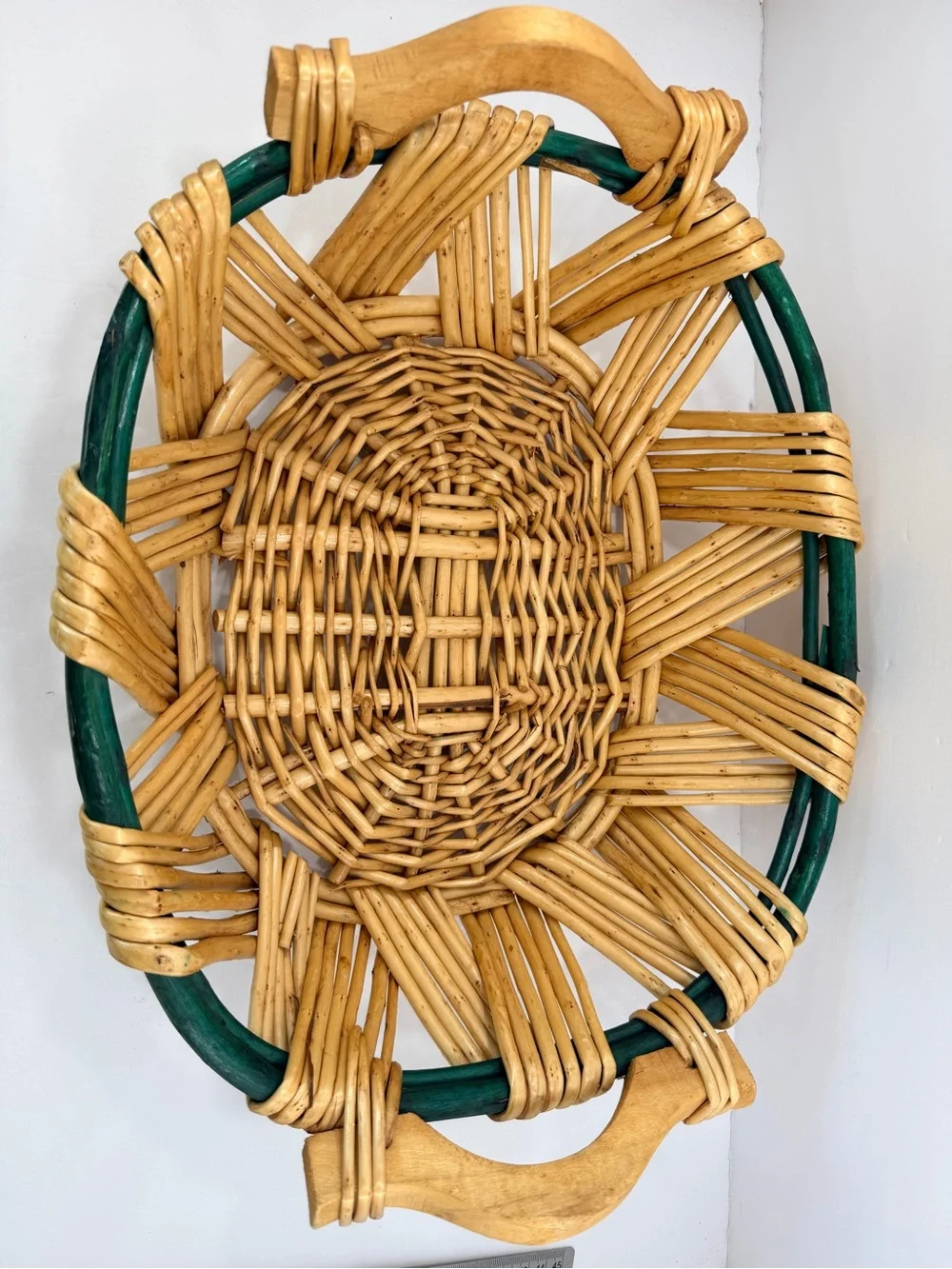 VTG Sunburst Wicker Centerpiece - Large 17